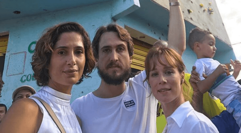 Camila Pitanga, Igor Angelkorte e Mariana Ximenes: pedido de paz na Maré