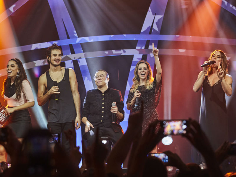 Anitta recepciona Mel C, Sandy, Maria Gadú e Tiago Iorc no programa 'Música Boa Ao Vivo' e a gente conta tudo o que rolou nos bastidores do Multishow