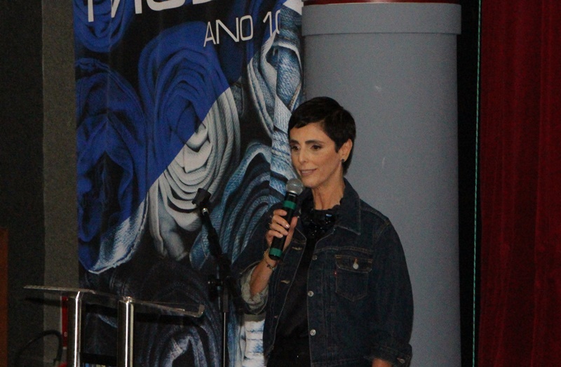 Lilian Pacce abre o Vitória Moda Ano 10 falando sobre o jeans ontem e hoje (Foto: Henrique Fonseca)