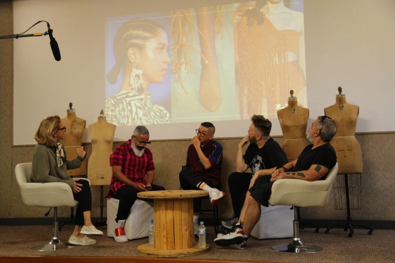 Daniel Ueda contou sua experiência como stylist e, ao lado dos coaches, desvendou questões para os alunos do projeto (Foto: Rafael Aguiar)