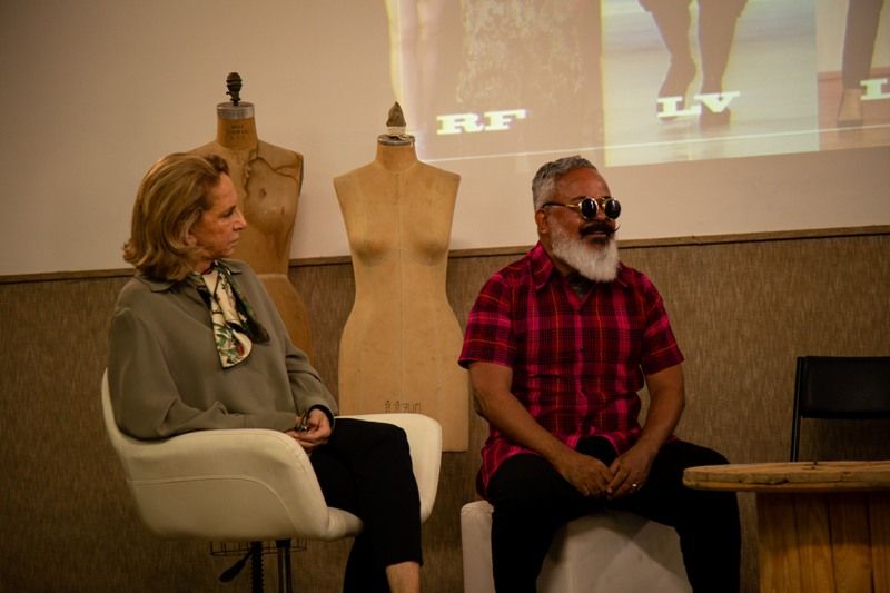 Durante palestra, Lenny Niemeyer contou suas experiências no universo da moda (Foto: Rafael Aguiar)