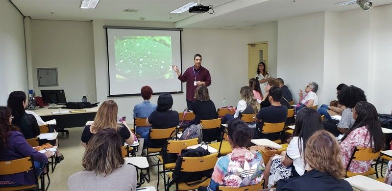 Jorge Chimanowsky ministrou a palestra “Nanotecnologia e não-tecidos” para os alunos da pós-graduação (Foto: Divulgação)