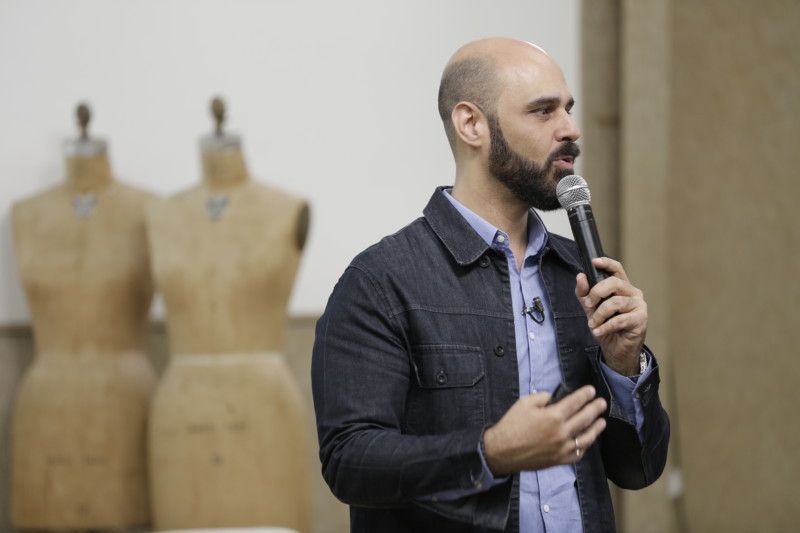 Marcelo Ramos é antropólogo, assessor da diretoria executiva do SENAI CETIQT e curador do SENAI Brasil Fashion (Foto: Divulgação/Rafael Aguiar)