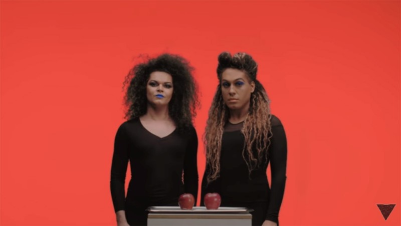 As cantoras Assucena Assucena e Raquel Virgínia d'As Bahias e a Cozinha Mineira no Lyric Video Oficial do Álbum Bixa