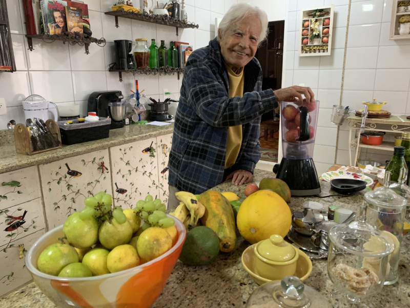 Em sua cozinha, mostra a paixão por frutas (Foto: Arquivo Pessoal)