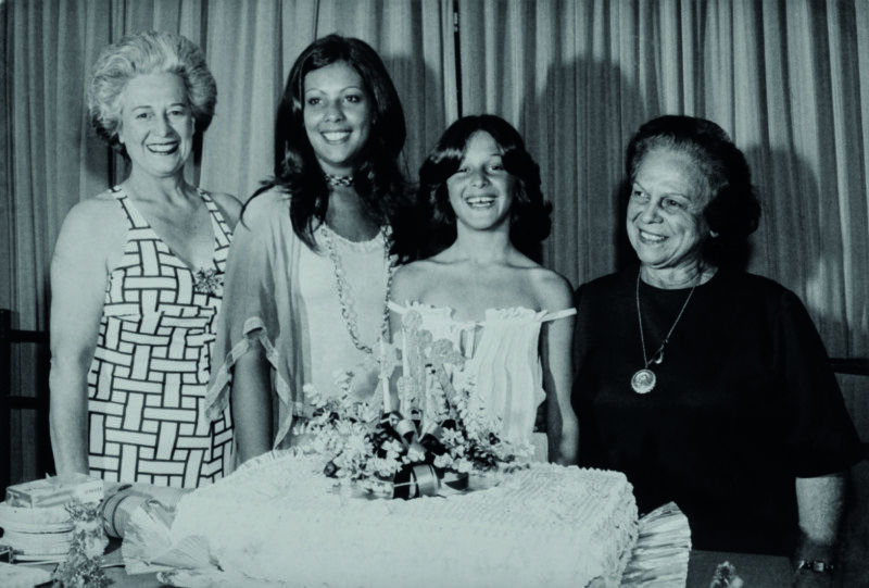 A mãe da atriz, Odette, a irmã, Olenka, Claudia e a avó Ernestina (Foto: Arquivo Pessoal)