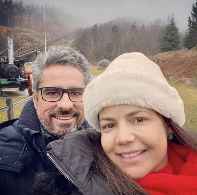 Com o marido, Nívea lembra que a violência a motivou a deixar o Brasil (Foto: Reprodução Instagram)