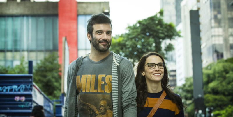 Gustavo e Débora, que namoraram até janeiro, interpretam um casal no cinema (Foto: Stella Carvalho)