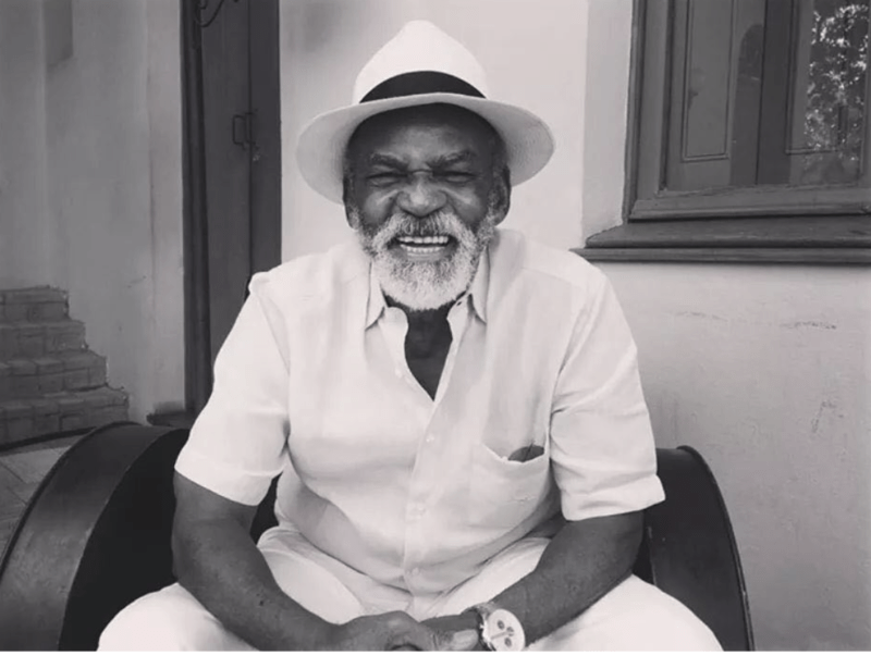 "Não esperava estar com 81 anos ainda tendo que responder pergunta sobre racismo", conta Antônio Pitanga (Foto: Reprodução Instagram)