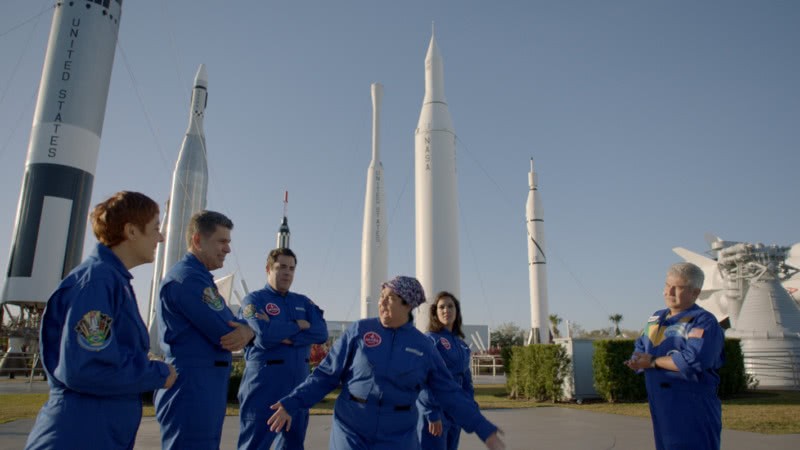 Cena filmada na Nasa com a participação de Marcos Pontes, à direita, primeiro astronauta brasileiro a ir para o espaço (Foto: Divulgação)
