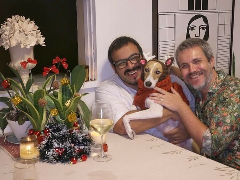 O ator, Odete e o marido Lúcio Zandonadi: "O Lúcio é que segura a minha onda. Mas mais umazinha (cachorra) de repente adotamos, mais na frente, quem sabe?” (Reprodução Instagram)
