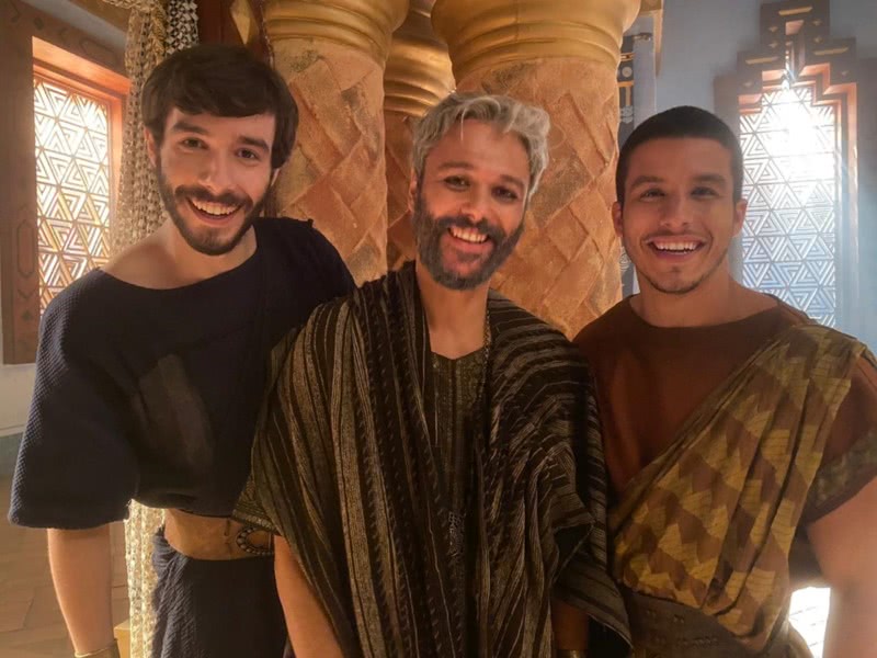 Vitor, Ângelo Paes Leme e Ricky Tavares no set de "Gênesis" (Reprodução Instagram)