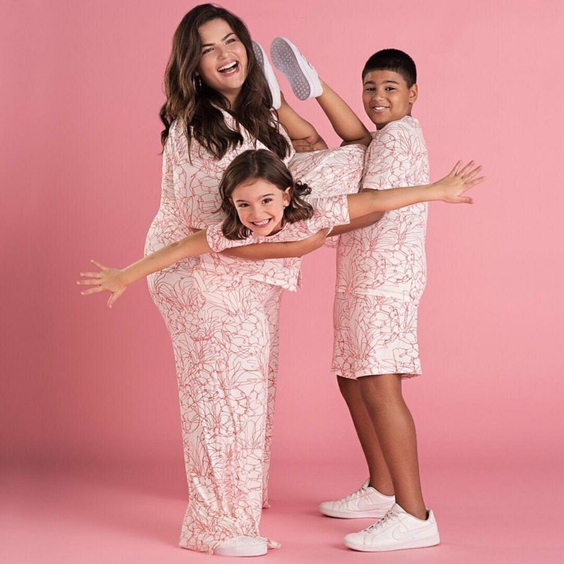 Mayara e os filhos Rafa e Sofia: "Me obriguei a criar uma rotina para aproveitar o tempo com eles" (Reprodução Instagram)