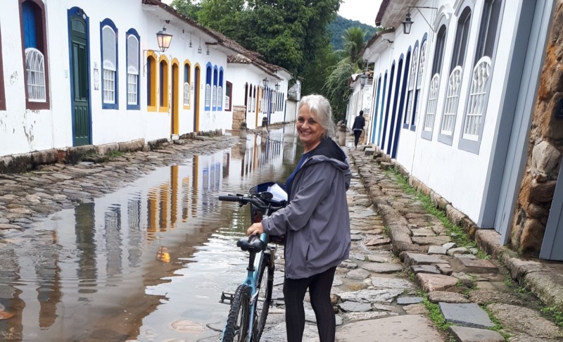 “Até amor eu já consegui fazer perto dos 70 anos. Então, a única coisa que você não pode impedir que a idade faça é o desgaste do seu corpo, da sua saúde", assegura Katia (Foto: Arquivo Pessoal)