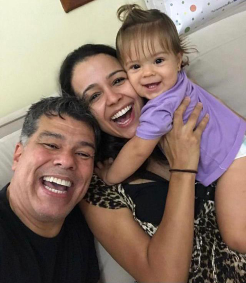 Maurício com as filhas Rayra e Ilha, que festejam aniversário juntas, em 21 de outubro (Foto: Arquivo Pessoal)