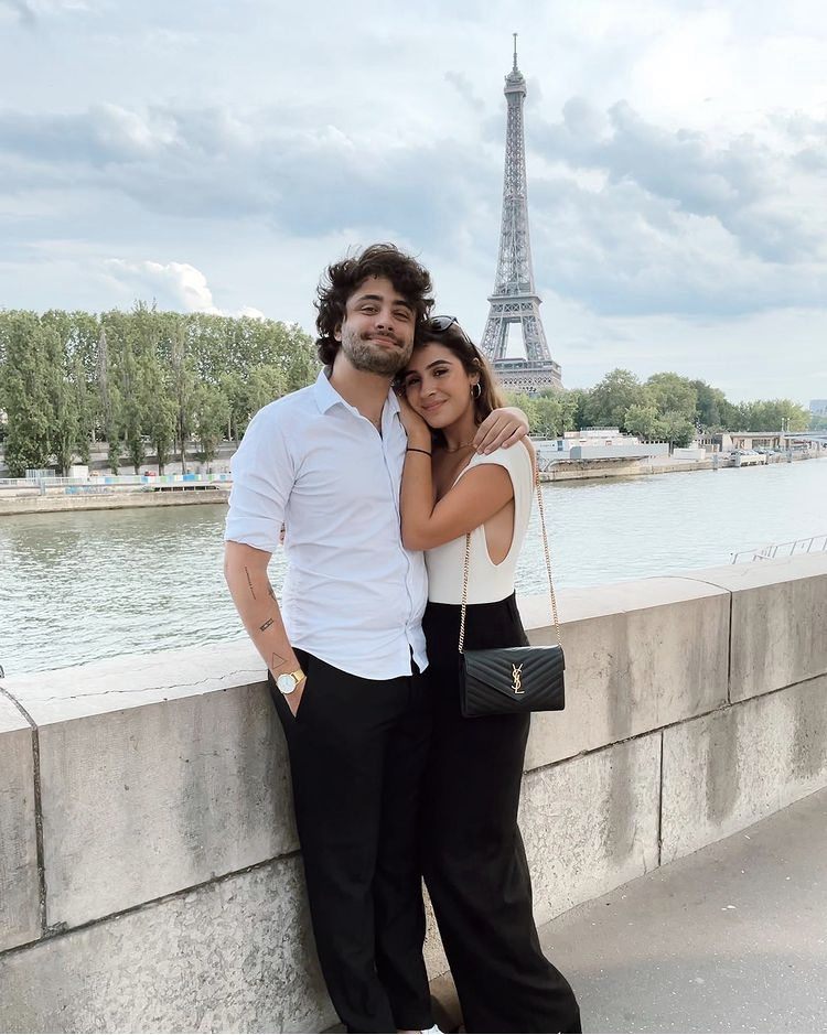 Antes de ir para Cannes, Lucas Vasconcelos visitou Paris ao lado da namorada, Luisa Camacho (Foto: Reprodução Instagram)
