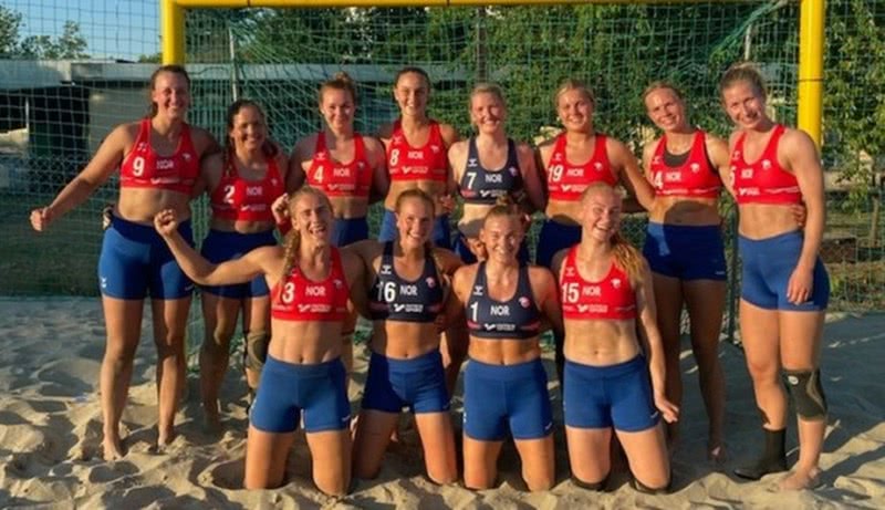 A seleção norueguesa de handebol de praia que se recusou a jogar de biquíni em Tóquio (Reprodução/ Twitter)