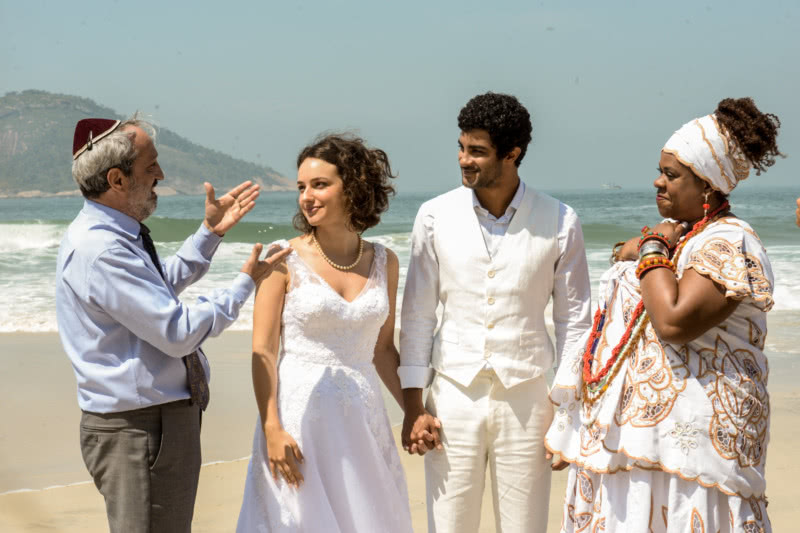 Ary França, Samya Pascotto, Bruno Suzano e Cacau Protásio em cena do filme Amarração do Amor (Foto: Divulgação)