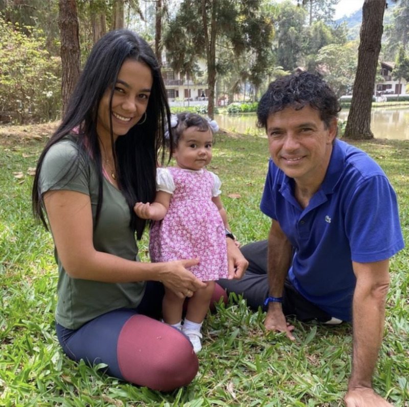 Família reunida: Martha Suarez, a filha, Luiza, e o marido, Jorge Vercillo (Foto: Reprodução Instagram)