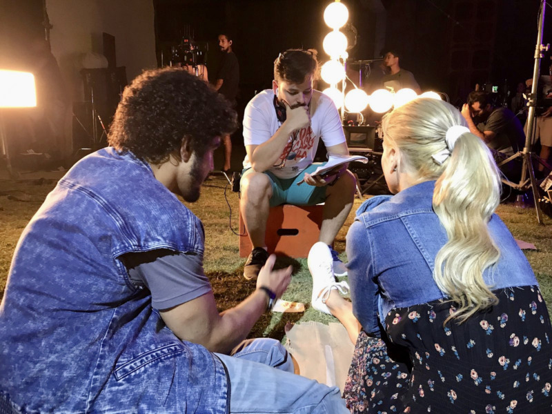 Thiago Oliveira, no centro, dirige Caio Castro e Luiza Valdetaro, no filme Se a Vida Começasse Agora (Foto: Arquivo Pessoal)