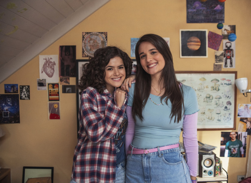Maisa e Amanda interpretam irmãs na série De Volta Aos 15, na Netflix (Foto: Laura Campanela)