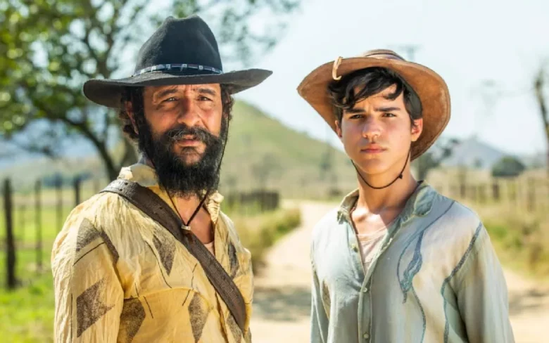 Irandhir Santos (Joventino) e Drico Alves (José Leôncio criança), na primeira fase de "Pantanal" (Foto: João Miguel Júnior / Divulgação TV Globo)