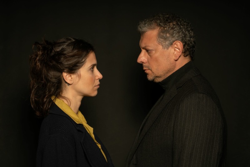 A atriz e Marcello Airoldi em cena com 'Misery': "Optamos por uma abordagem menos maniqueísta, estereotipada da psicopatia dela" (Divulgação)