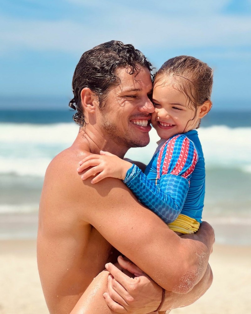Jose Loreto e Bella: "Quero mostrar o mundo para minha filha de forma natural e plural" (Reprodução/ Instagram)