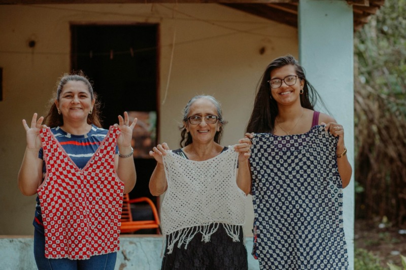 Mulheres artesãs do Olé Rendeiras: projeto que valoriza a arte e cultura locais desfila no DFB suas peças (Divulgação)