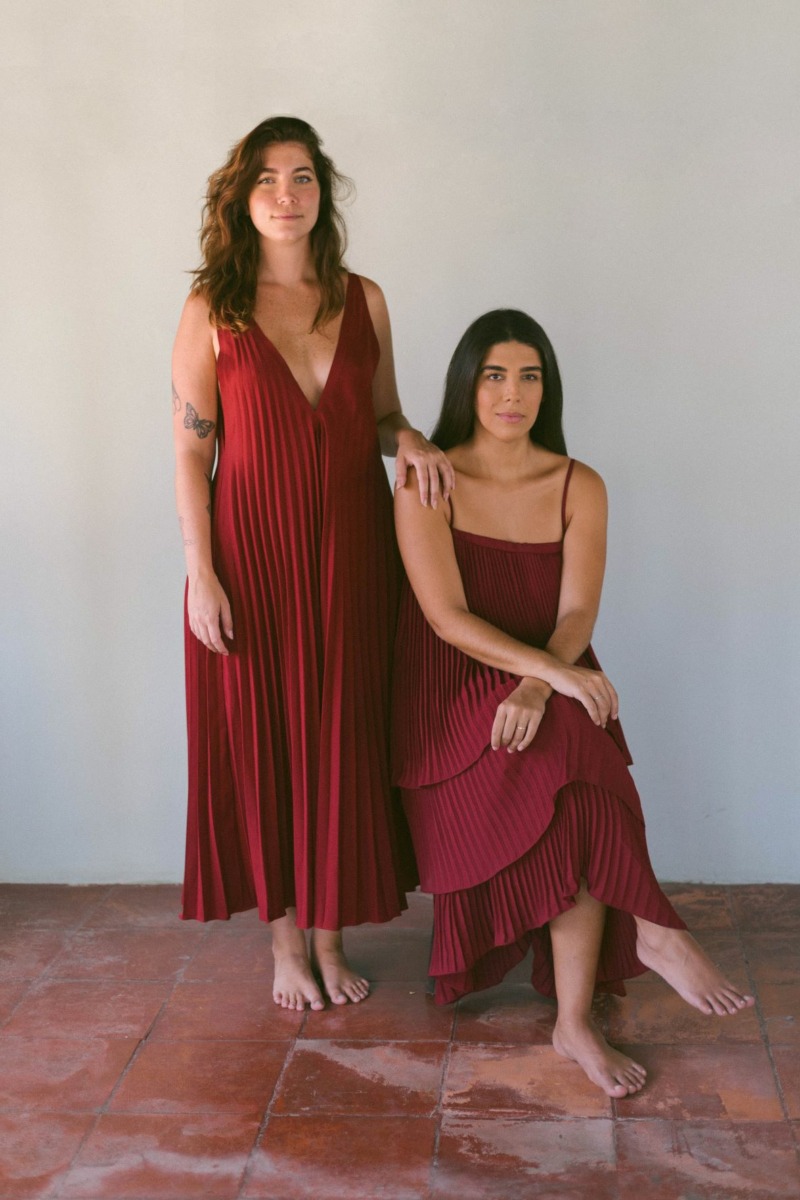 Marina Bitu e Cecília Baima, sócias da label Maria Bitu vestem criações próprias (Divulgação)