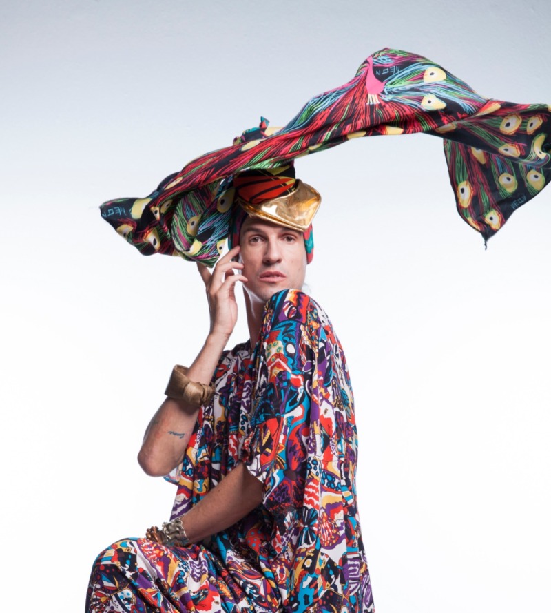 O estilista e consultor Dudu Bertholini pensa moda e analisa os novos tempos (Foto: Allyson Alapont)
