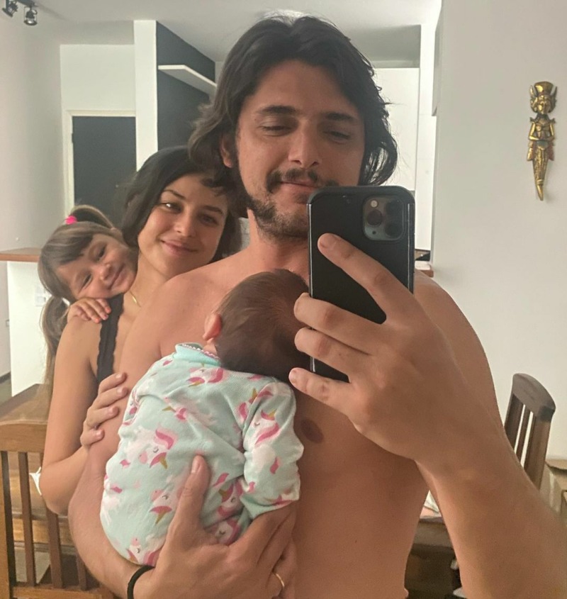 Bruno Gissoni, Yanna Lavigne, e as filhas Madalena e Amélia (Reprodução/ Instagram)