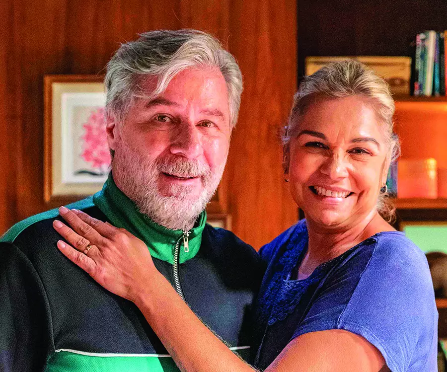 Leopoldo Pacheco e Stella Maria Rodrigues fazem um casal na novela das 19h, 'Cara e Coragem' (Divulgação/ Globo)