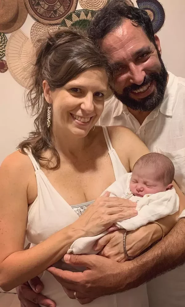 Georgiana Góes, o marido João Portella e a filha do casal, Flor (Reprodução/ Instagram)