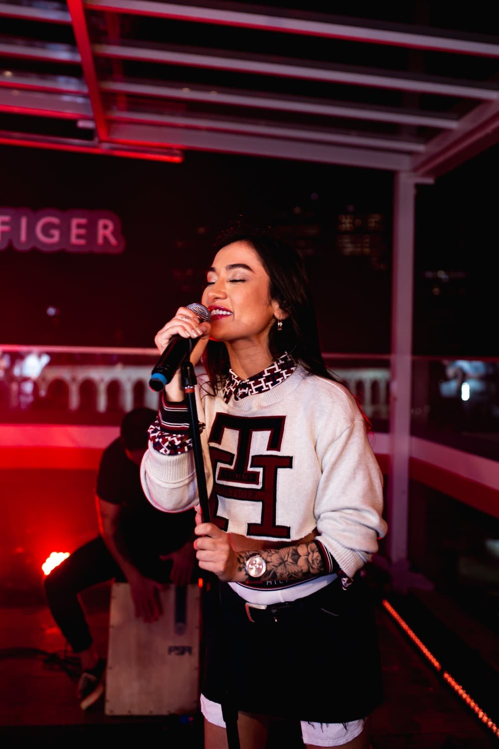 Banda Melim é o novo rosto da campanha de relógios da Tommy Hilfiger