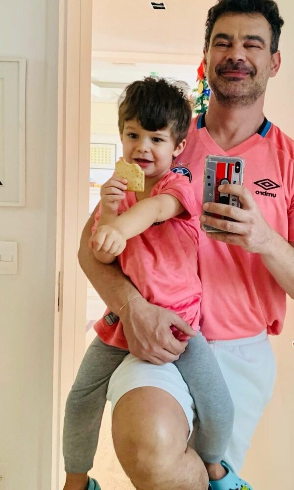 Carmo Dalla Vecchia e o filho Pedro, de 3 anos: "Teria outro filho"( Foto: Reprodução/ Instagram)