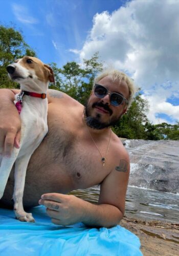 Luis Lobianco e sua cachorrinha Odete (Reprodução/ Instagram)