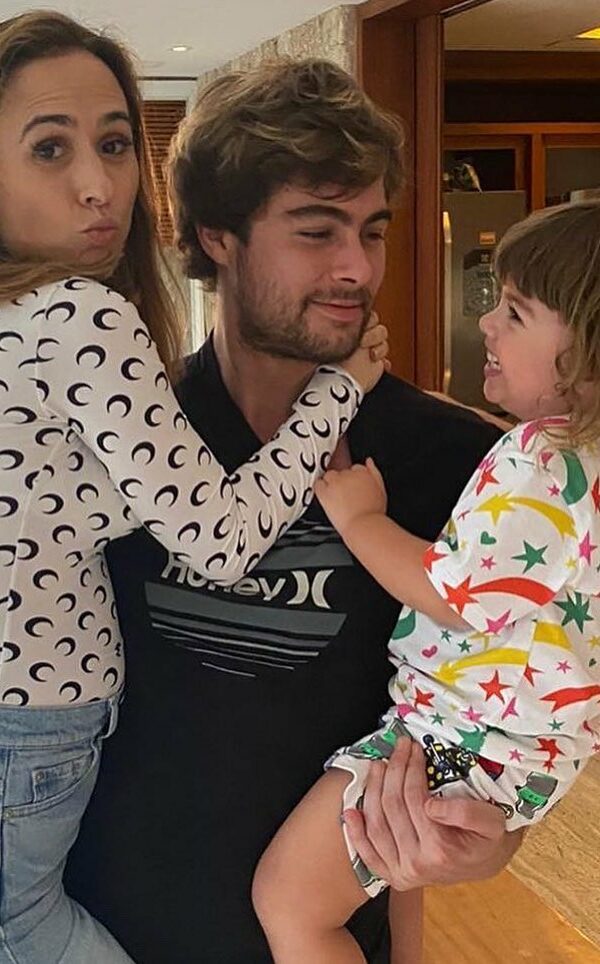 Rafa Vitti, Tatá Werneck e a filha do casal, Clara Maria, de 3 anos (Foto: Reprodução/ Instagram)