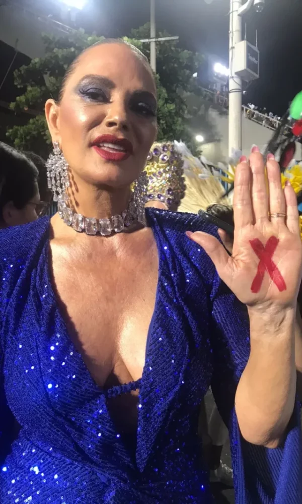 Luiza Brunet já contou ter sofrido violência sexual, e fez protesto na Marquês de Sapucaí durante o Carnaval deste ano (Foto: Luciana Tecidio / gshow)