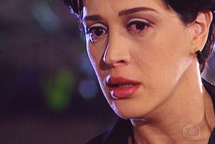 Claudia Raia foi a atormentada Ângela em 'Torre de Babel' (Foto: Reprodução/ Globo)