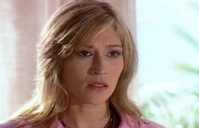 Beth Goulart é a insegura Lidiane em 'O Clone' (Foto: Reprodução/ Globo)