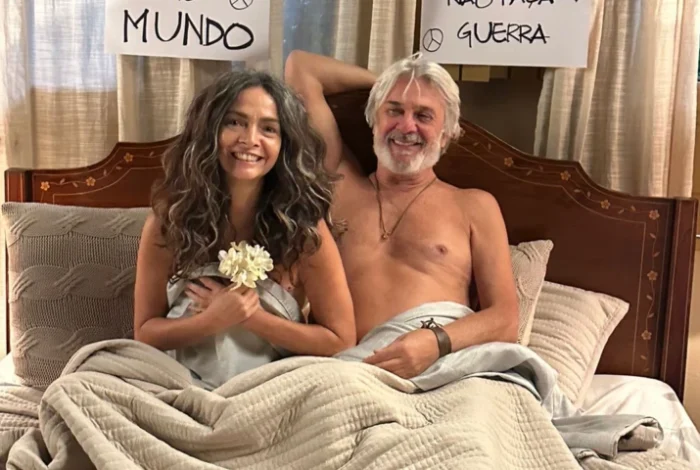 Claudia Ohana e Ze Carlos Machado em cena que derruba tabus em 'Vai na Fé' (Foto: Divulgação/ Globo)