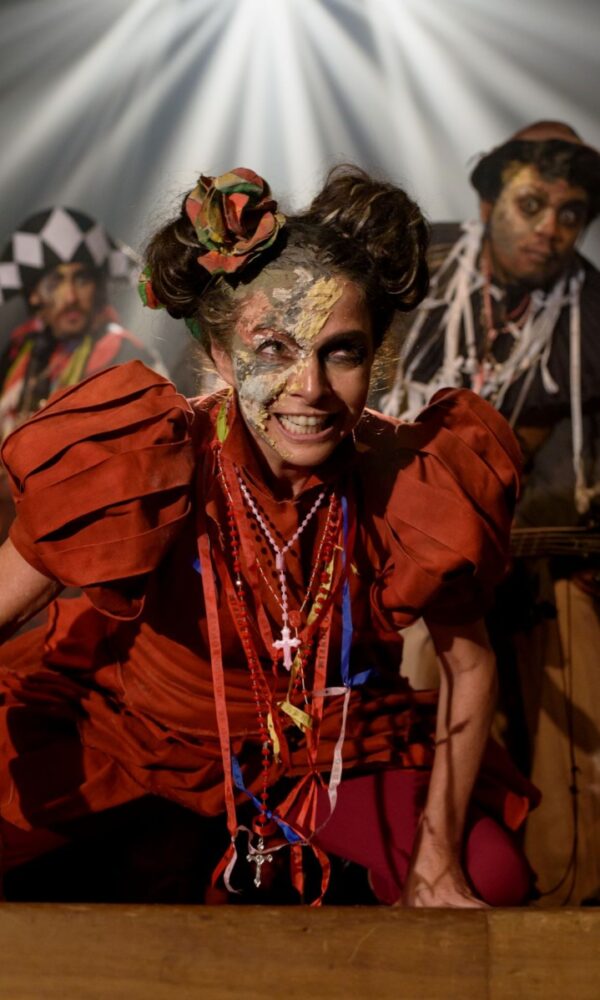 Claudia Ohana estrela o musical "Dom Quixote de Lugar Nenhum" (Foto: Simone Kontraluz)