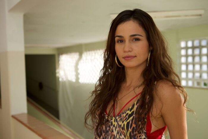Nanda Costa faz Melina no longa 'Derrapada' (Foto: Helena Barreto)