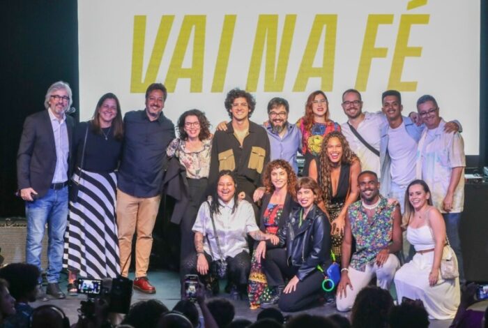 Rosane Svartman e seu time em 'Vai na Fé': golaço (Foto: Divulgação/ Globo)