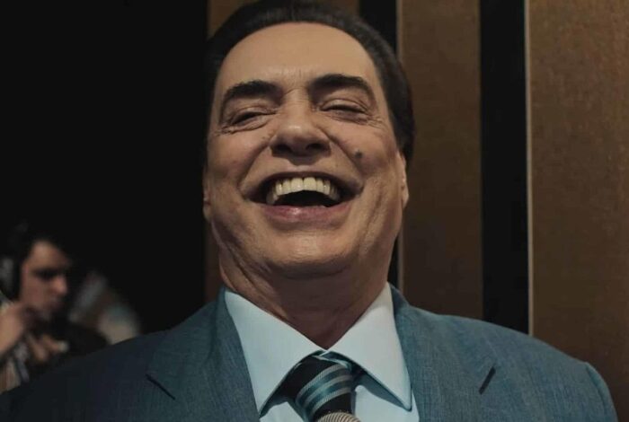 José Rubens Chachá encarna Silvio Santos na série 'O Rei da TV' (Divulgação)
