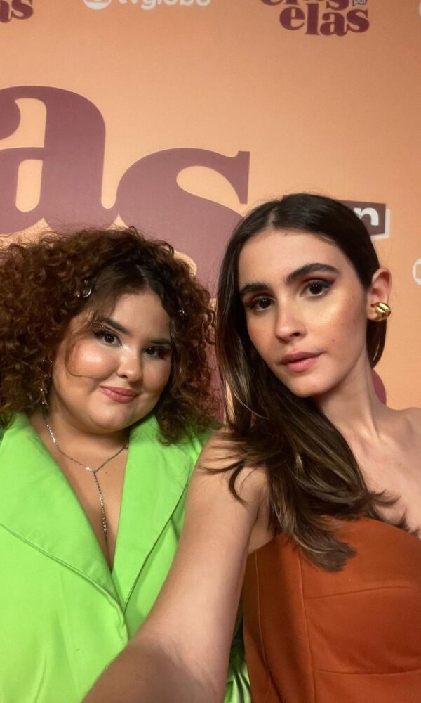 A humorista Castorine e Valentina Herszage são irmãs em 'Elas por Elas' (Foto: Reprodução/ Instagram)