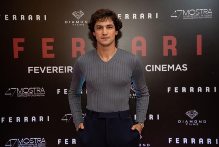 Gabriel Leone na Mostra Internacional de Cinema em São Paulo que exibiu pela primeira vez na América Latina o longa 'Ferrari', que só estreia no Brasil em fevereiro (Rerprodução/ Instagram)