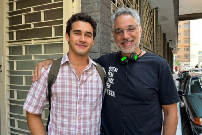 O ator Filipe Bragança e o documentarista Daniel Souza durante as gravações da série "Betinho: no Fio da Navalha"