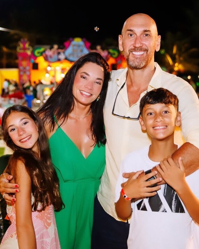 Amanda Lee e os filhos Rafaella e Vitor, do casamento com o ex-jogador de vôlei, Nalbert Bitencourt (Reprodução/ Instagram)